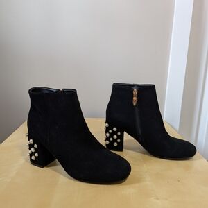 Aqua Diva Black Ankle Boots with Gold Zipper and Pearl  Studded Heel 7.5